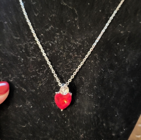 New Red Heart necklace and heart earrings set - Picture 6 of 8